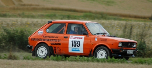 FiatAutoglym08EK2SivustaPellollaTiukempiRajaus.jpg